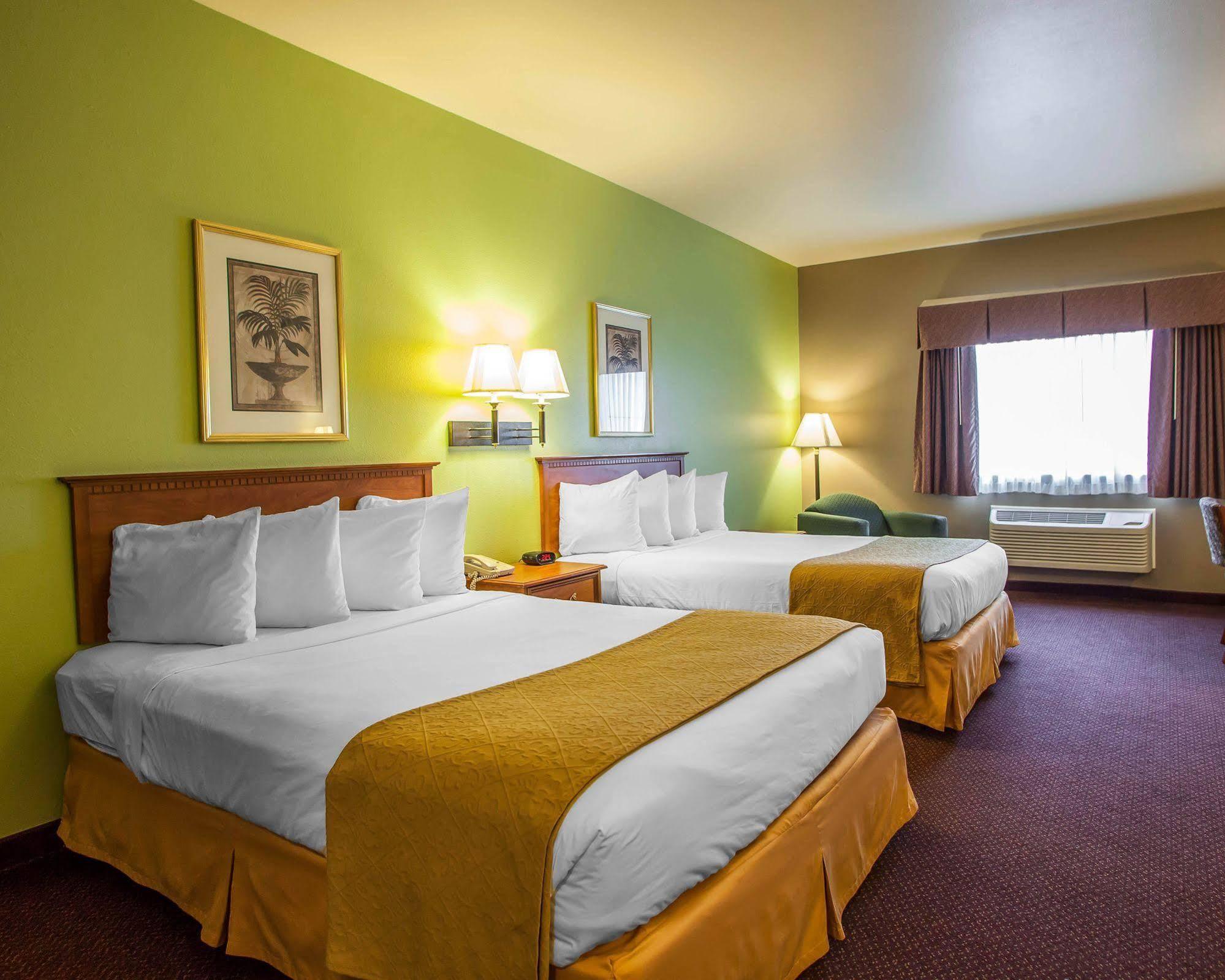 Quality Inn & Suites Hannibal Esterno foto