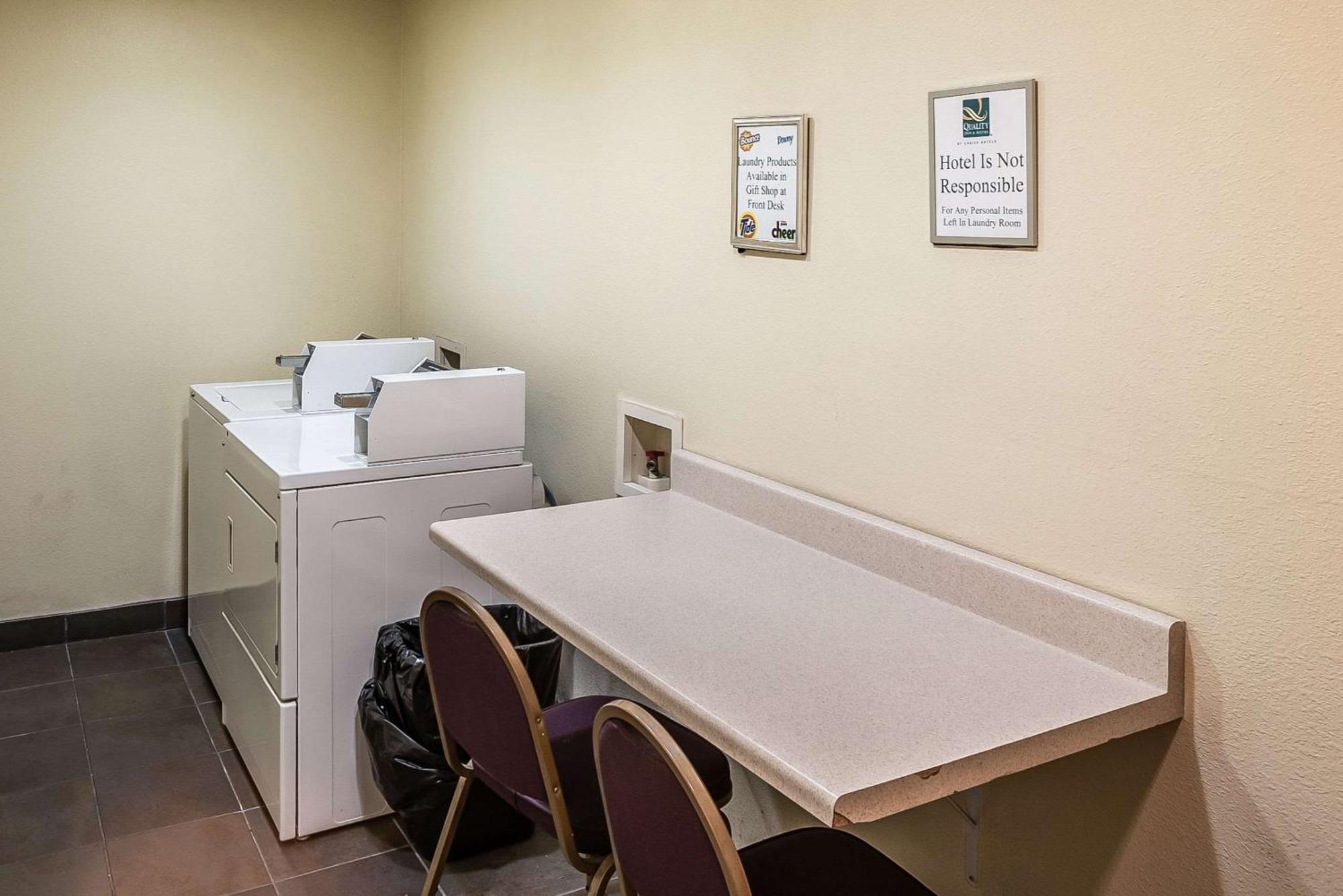 Quality Inn & Suites Hannibal Esterno foto