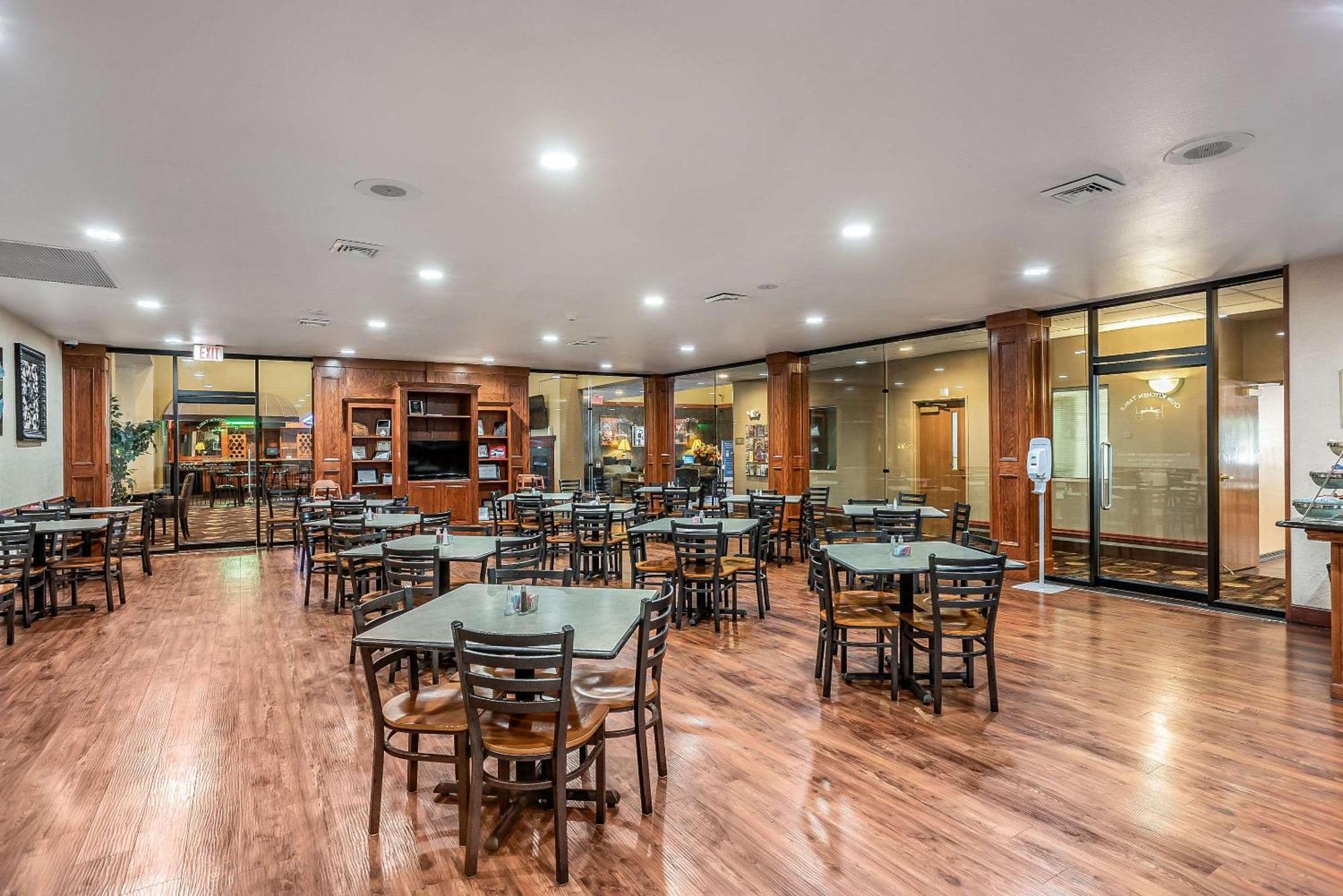 Quality Inn & Suites Hannibal Esterno foto