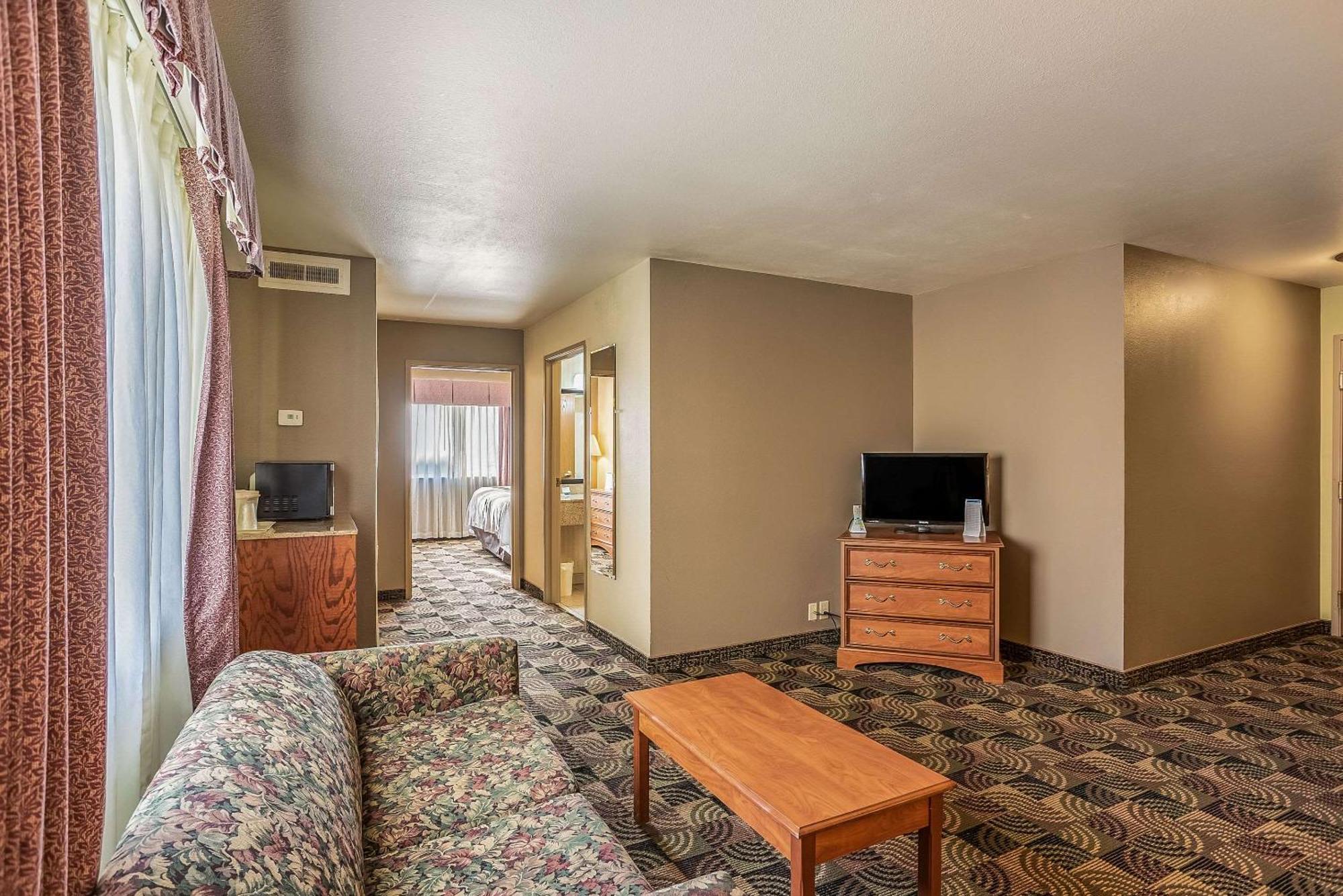 Quality Inn & Suites Hannibal Esterno foto