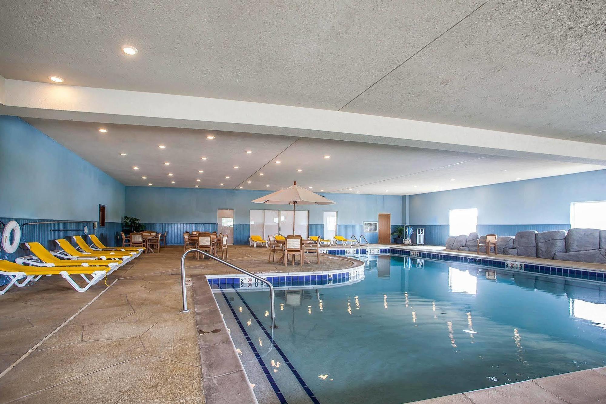 Quality Inn & Suites Hannibal Esterno foto